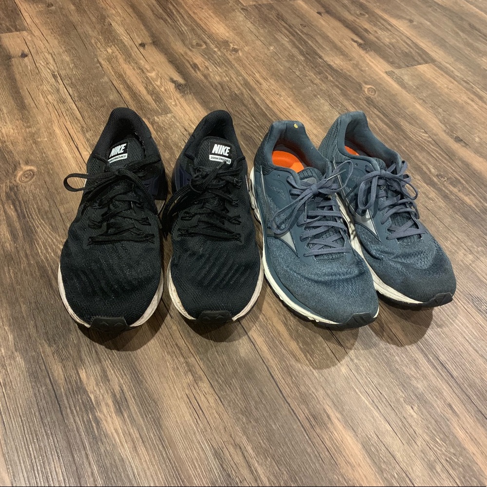 2 pairs of men’s sneakers